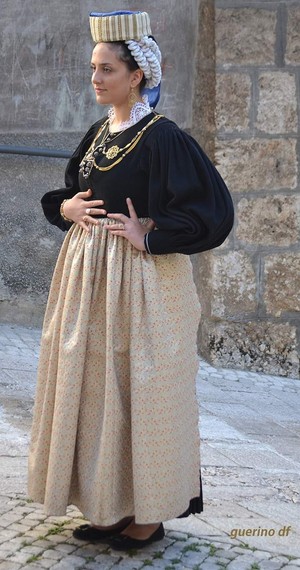 Guida Turistica Scanno Costume Muliebre